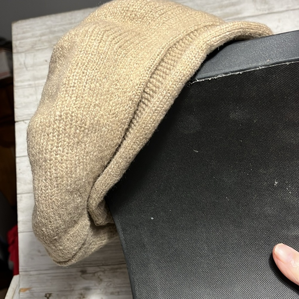 Knit hat - Picture 3 of 4